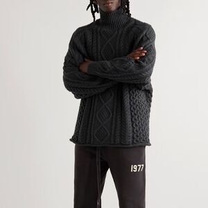 FEAR OF GOD ESSENTIALS Charcoal Gray Heavy Cable Knit Rollneck Sweater Medium